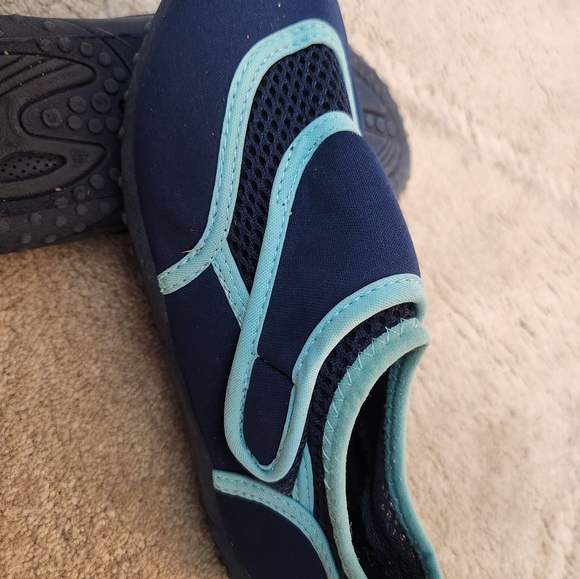 Childrens Place Blue Water Shoes Size 13/1 - Picture 3 of 3